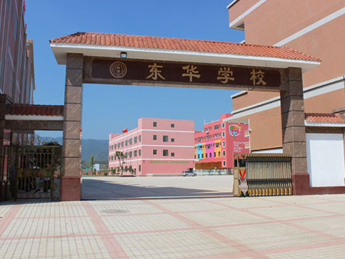 学校大门