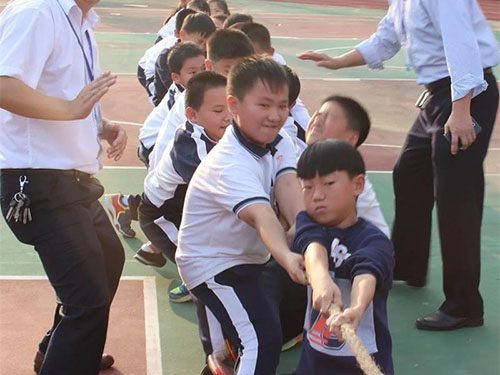 东华拔河比赛