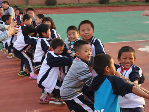 东华学校拔河比赛